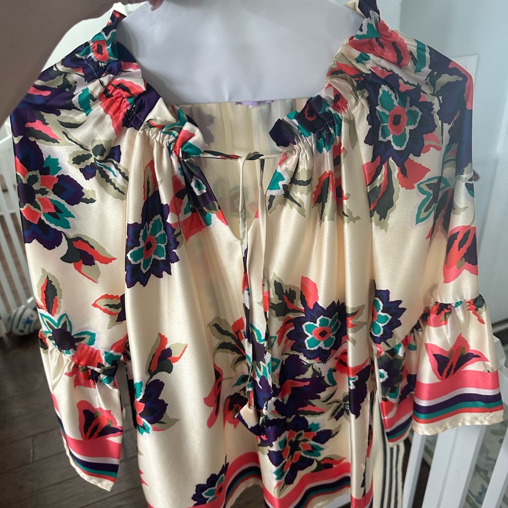 JADE Floral Satin Peasant Blouse in Cream XS runs big